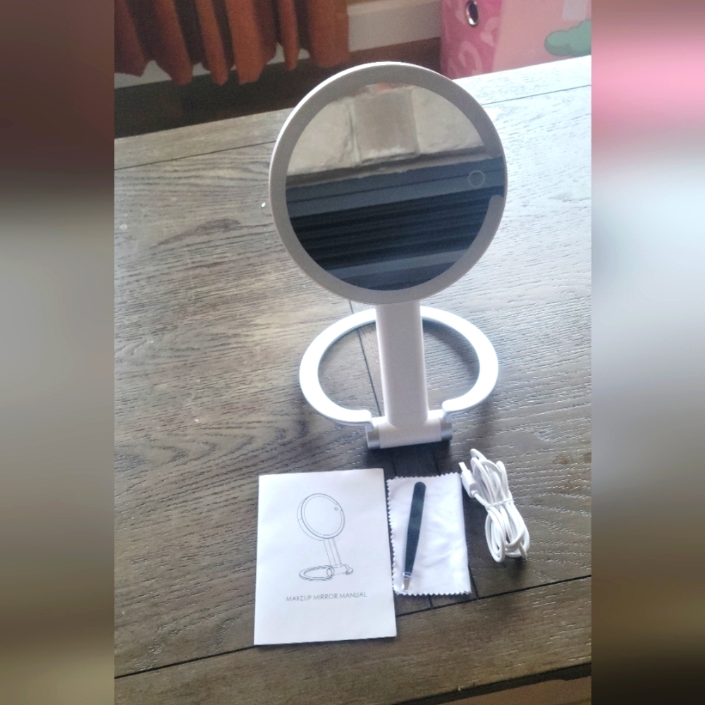 Lighted Vanity Makeup Mirror | LED | Magnifying | Dimmable | New in Box I Travel